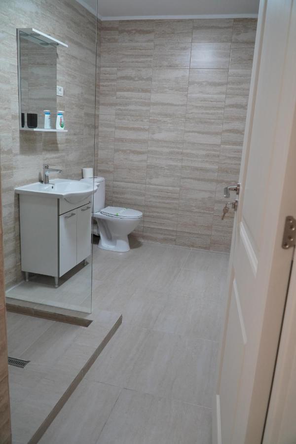 Vila Exclusive Targu Jiu Exterior photo